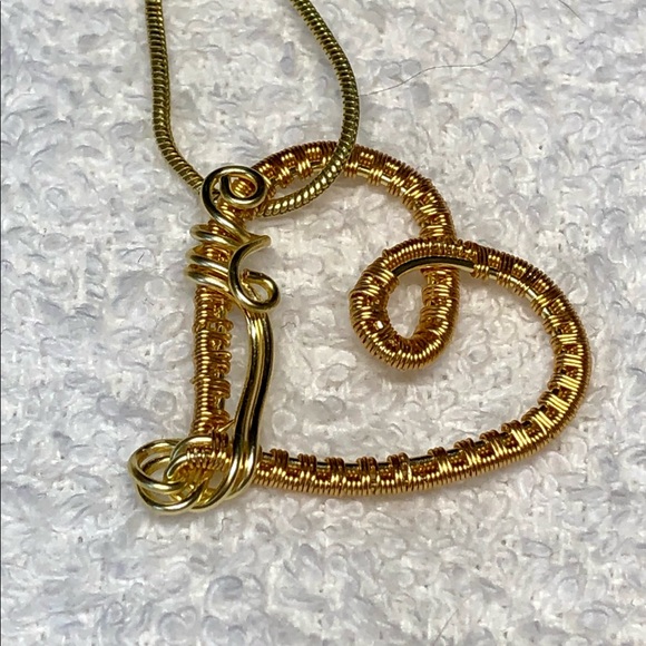 🎁floating heart pendant in gold color - Picture 3 of 10